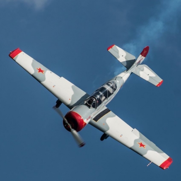 Вищий пілотаж на спортивно-тренувальному літаку Як-52 у Львові