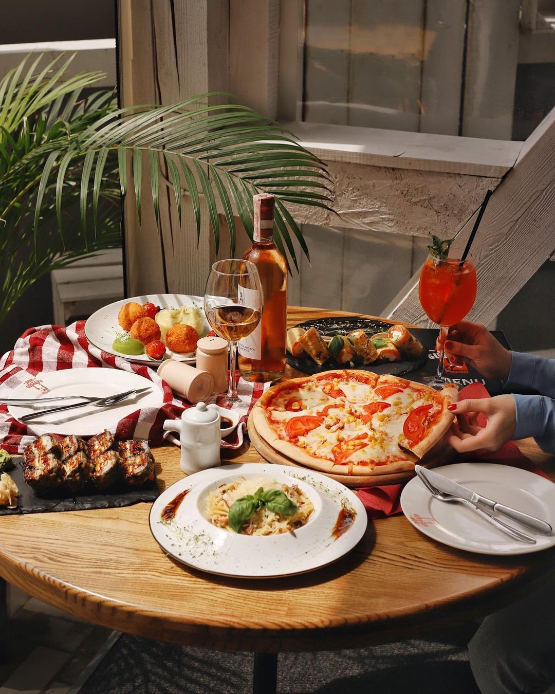 Романтична вечеря в ресторані італійської кухні