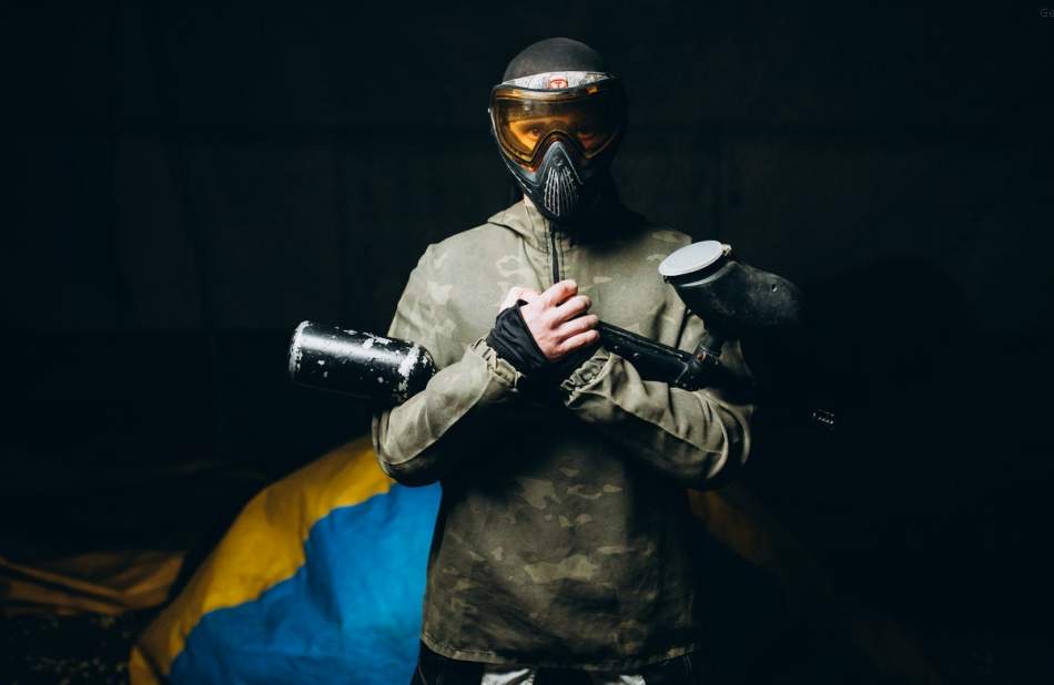 Гра в пейнтбол у Чернівцях у приміщенні