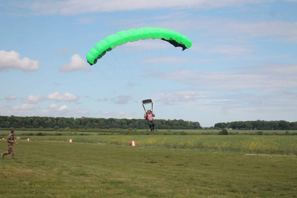 Самостоятельный прыжок с парашютом STATIC-LINE во Львове