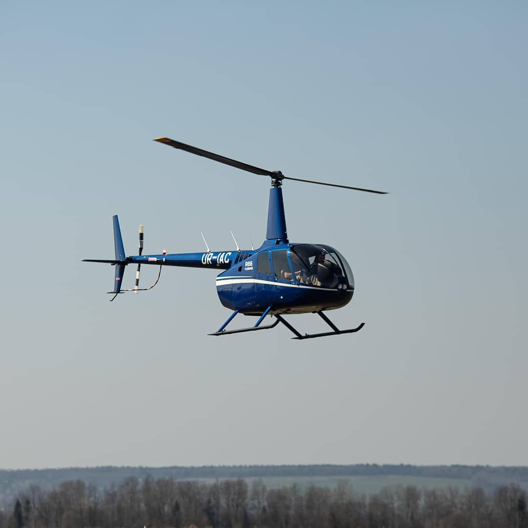 Полет над Говерлой на вертолете Robinson R44