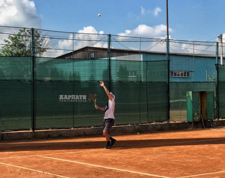 Гра у великий теніс в Івано-Франківську