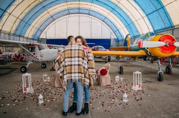 Романтическое свидание с полетом на самолете 