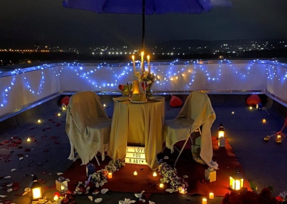 Романтичне побачення на даху у Чернівцях