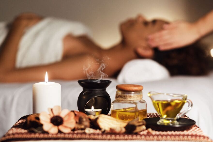 Релакс масаж з аромамаслами