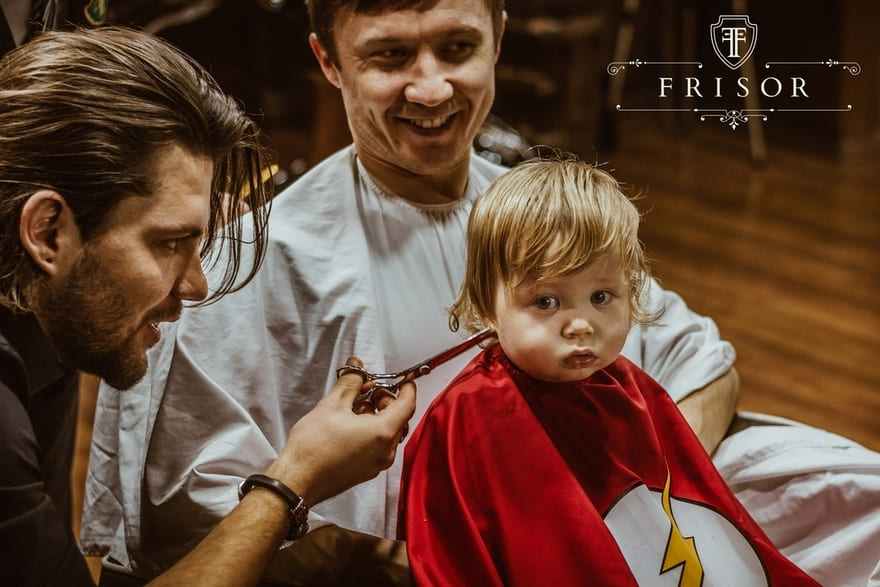 Стрижка батька і сина в барбершопі “Frizor”