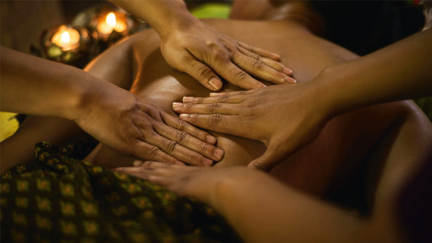 Релакс масаж з кокосовим маслом в 4 руки