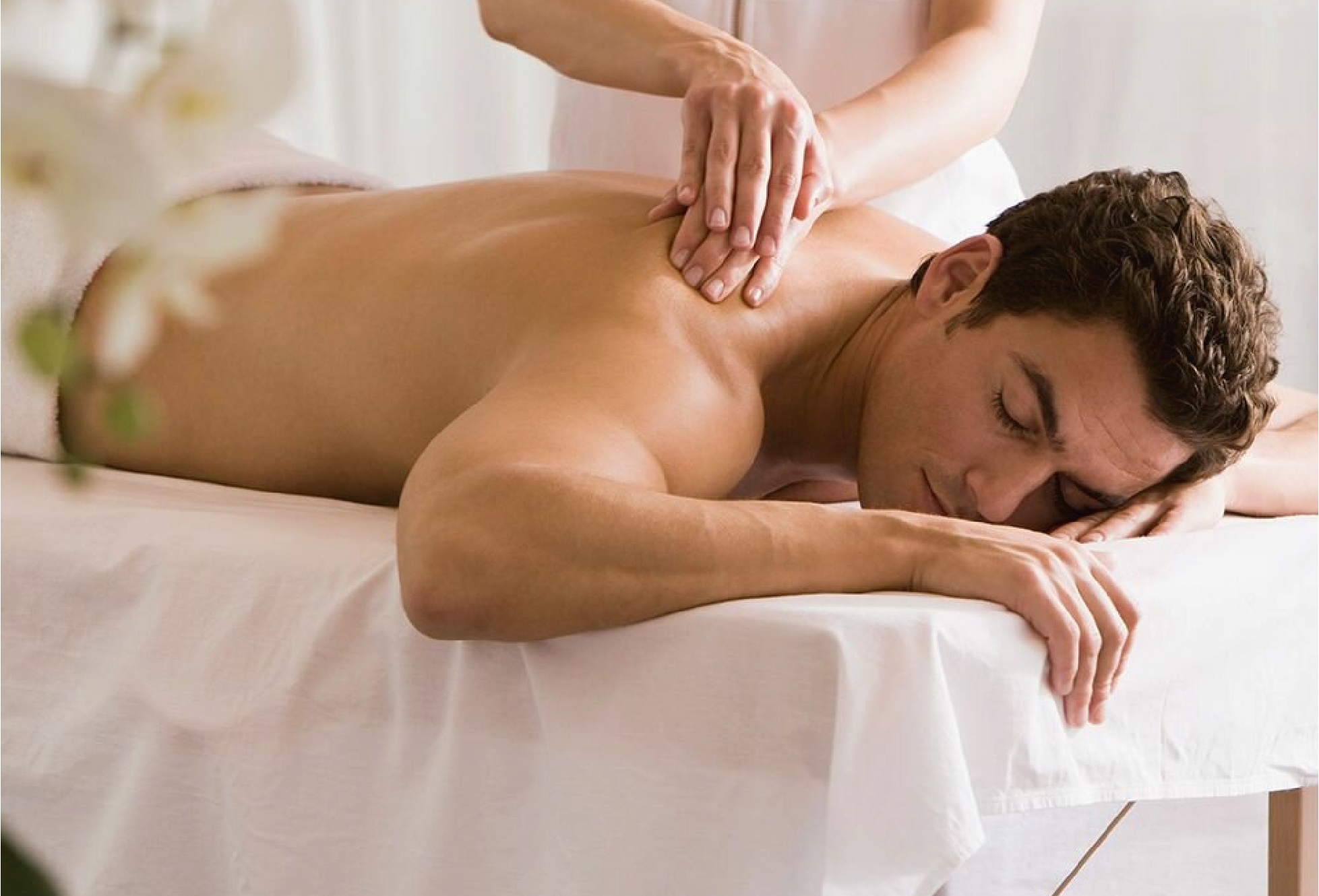 Massage lingama. Общий массаж тела. Общий классический массаж. Массаж мужчине. Спа массажист.