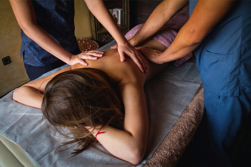 Тайський масаж голови та ніг в 4 руки в «Релакс Центр»