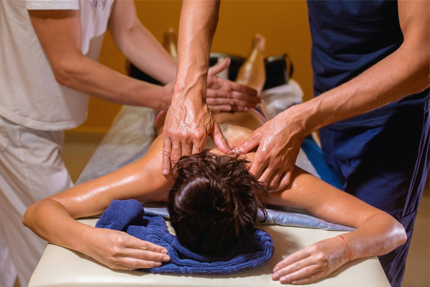 Тайський масаж голови та ніг в 4 руки в «Релакс Центр»