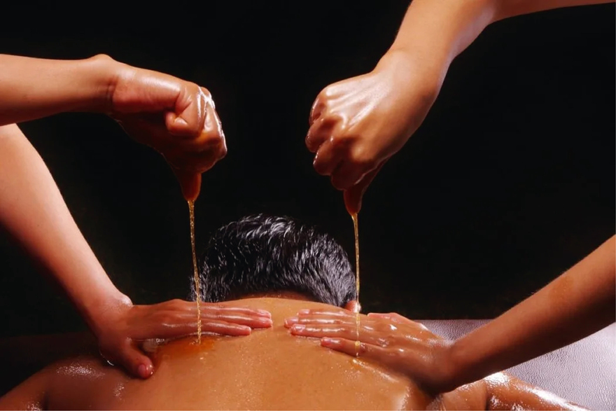 Тайський оіл-масаж в 4 руки в «Релакс Центр»