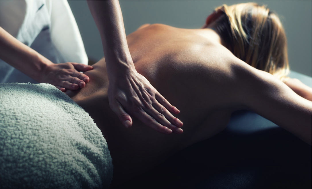 Класичний масаж спини в “Релакс Центр”