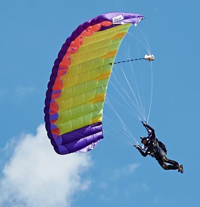 Самостійний стрибок з парашутом STATIC-LINE в Івано-Франківську