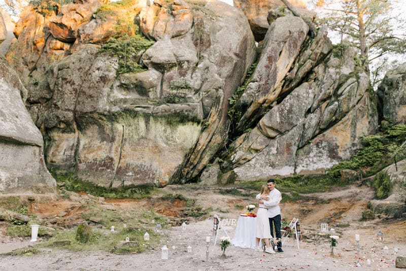 Романтичне побачення на скелях Довбуша
