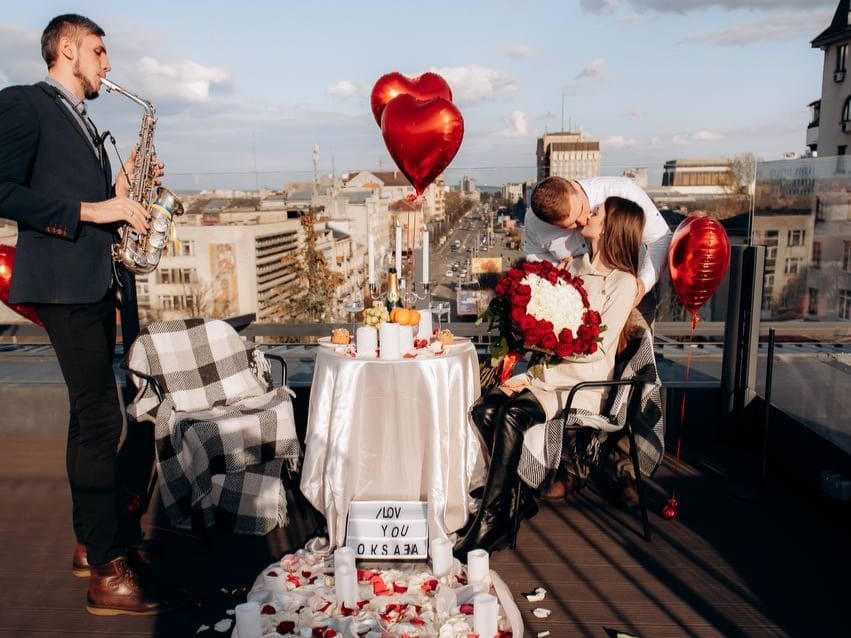 Романтическое свидание в Ивано-Франковске на крыше с панорамой в центре города