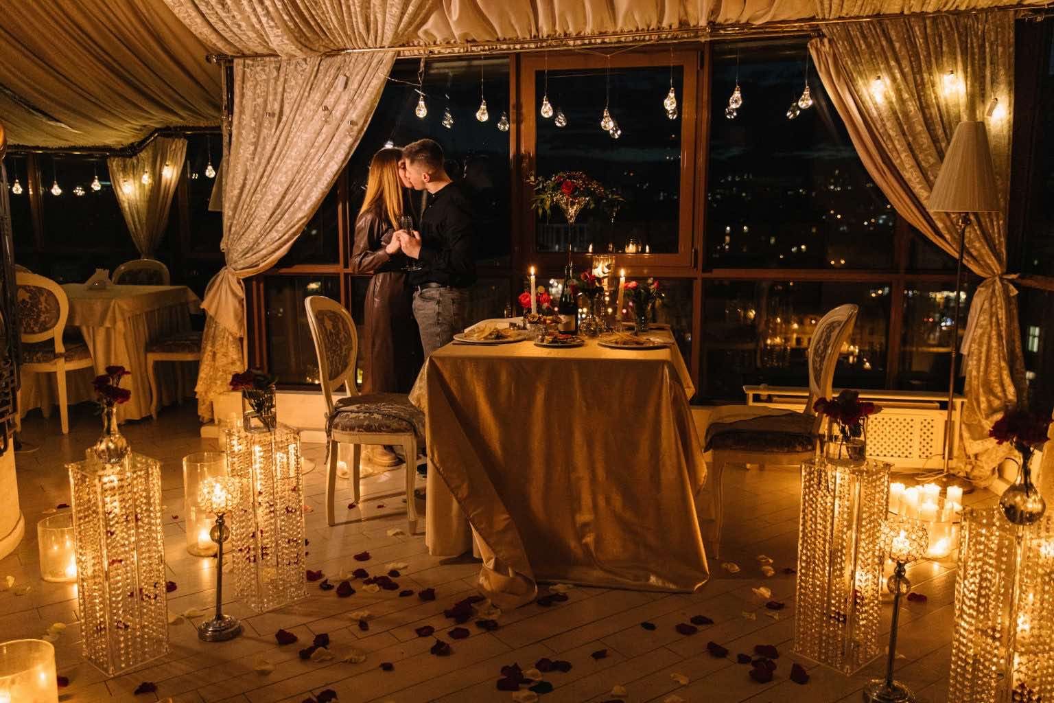 Романтичне побачення в панорамному ресторані Львова