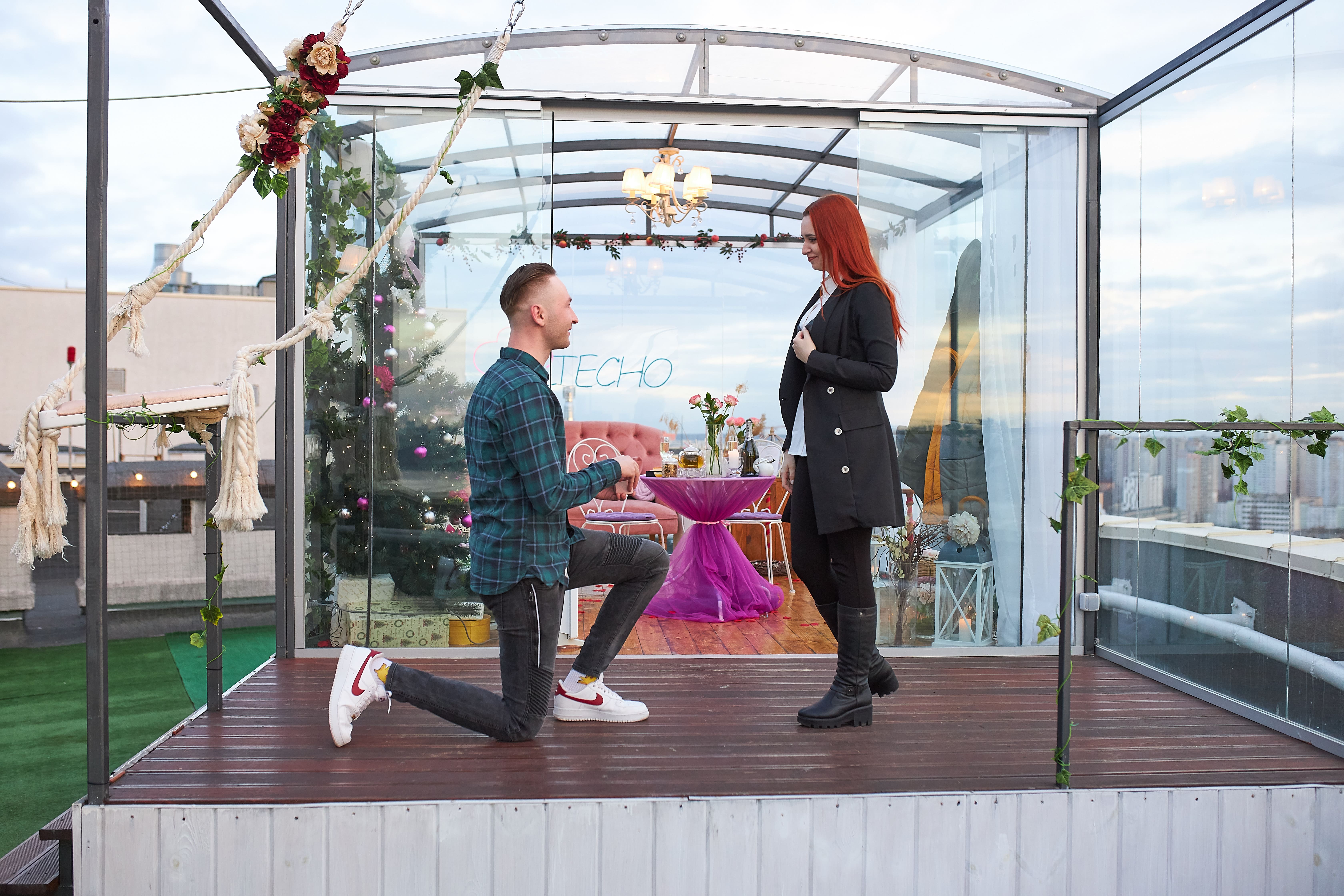 Романтичне побачення на даху в Києві