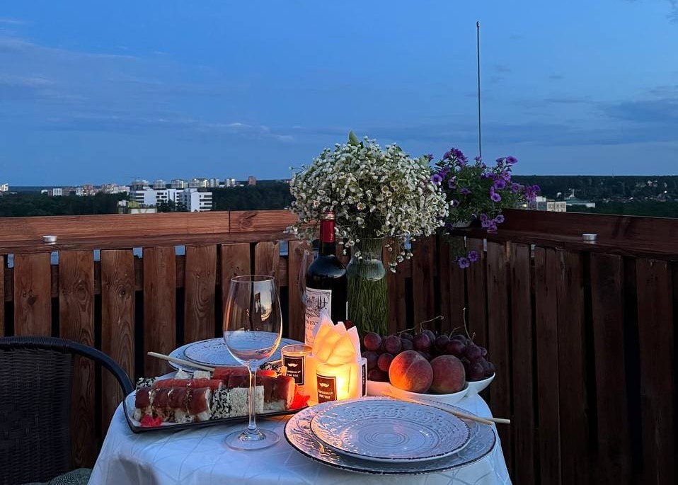 Романтичне побачення на даху в Ірпені