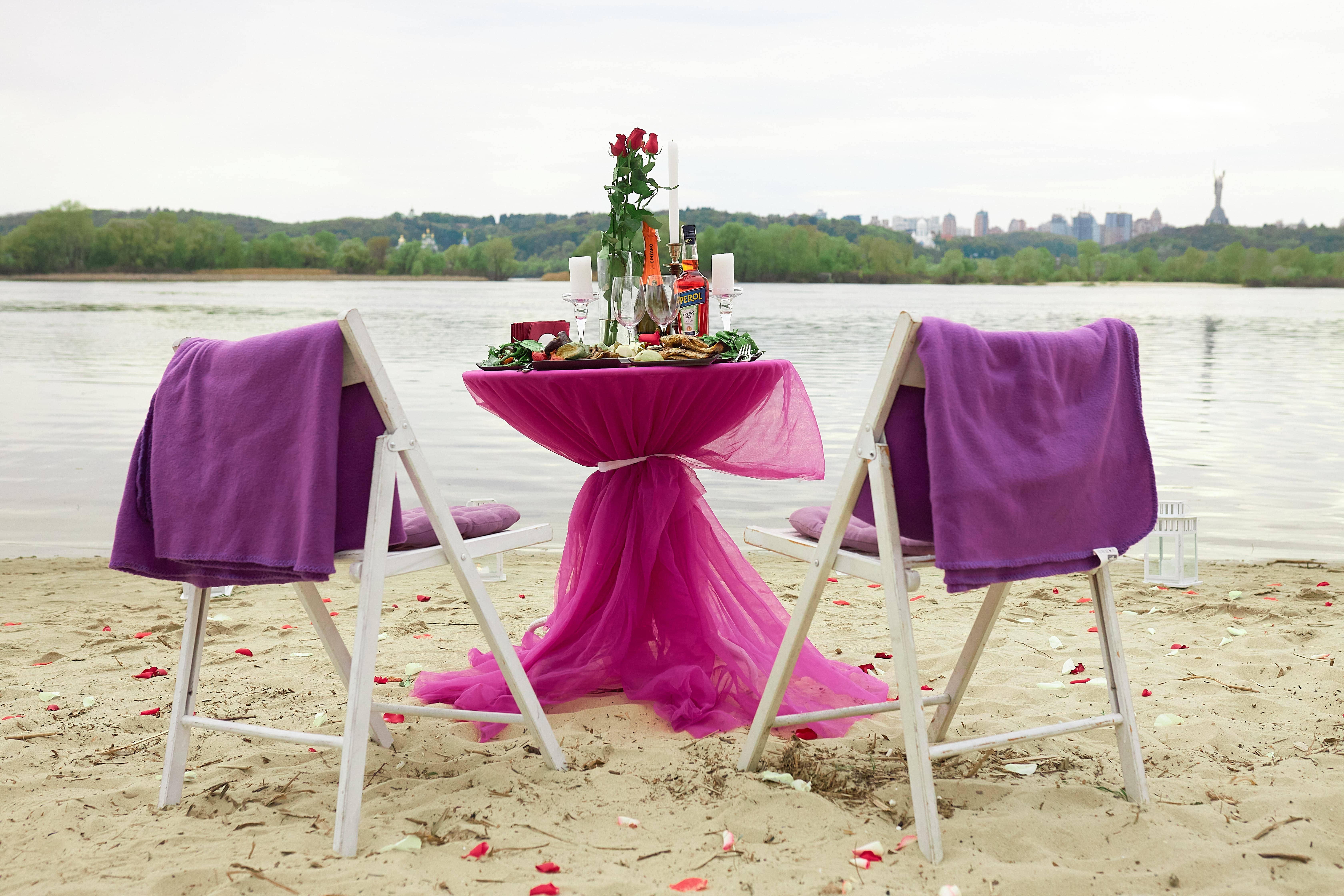 Романтическое свидание на пляже в Киеве