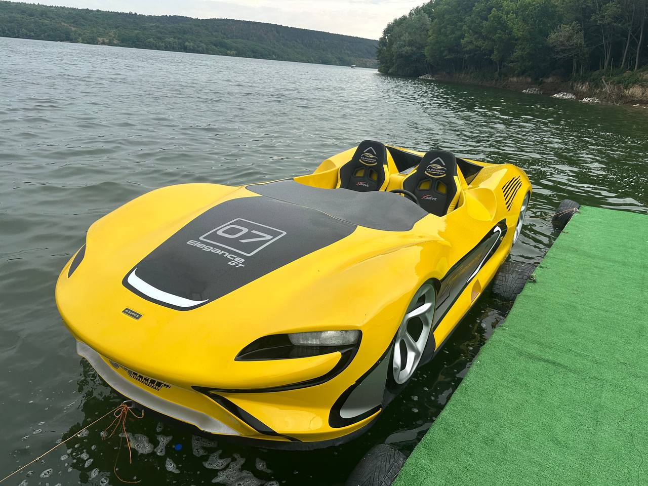 Катання на JetCar