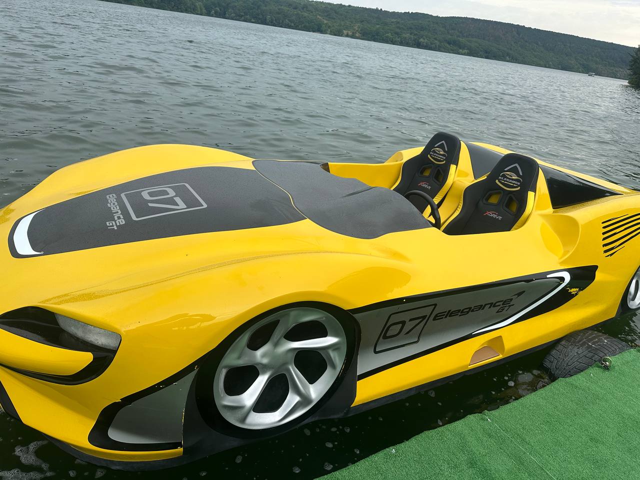 Катання на JetCar